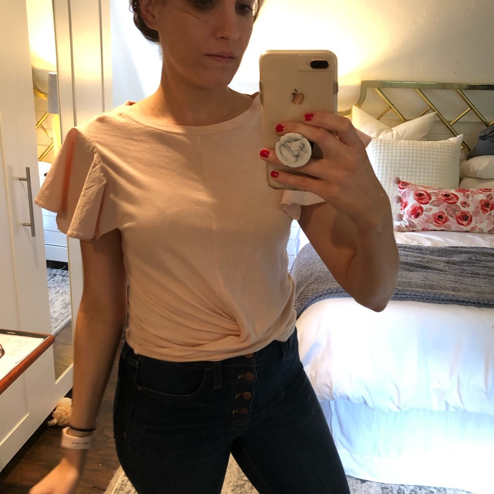 Ruffle sleeve twist hem tee